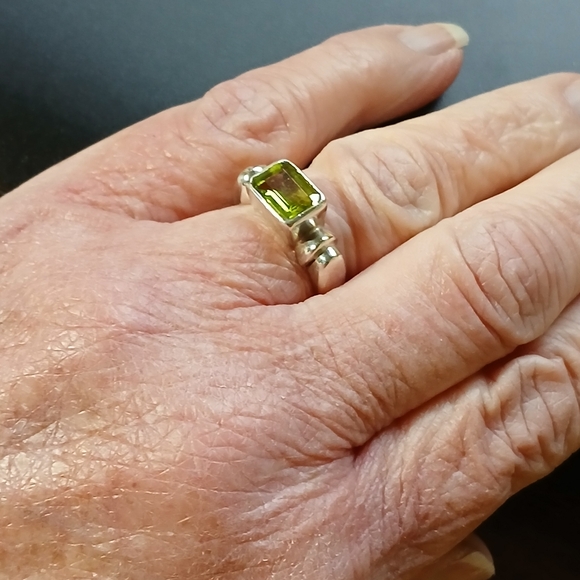 ✨️Silpada R-0713 Rectangular Cut Peridot Ring ✨️Size 6 3/4 - Picture 11 of 14
